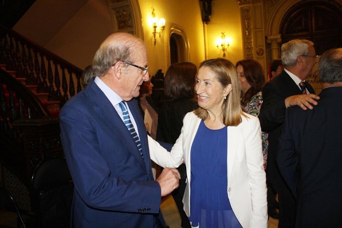 Pedro Rodríguez, junto a Ana Pastor. 