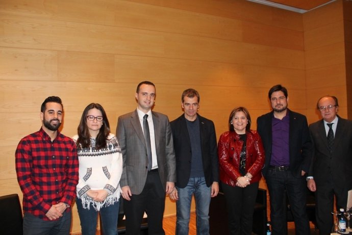 Participantes en el debate sobre transparencia.