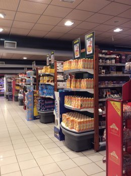 Supermercado, comida, bebida, estanterías