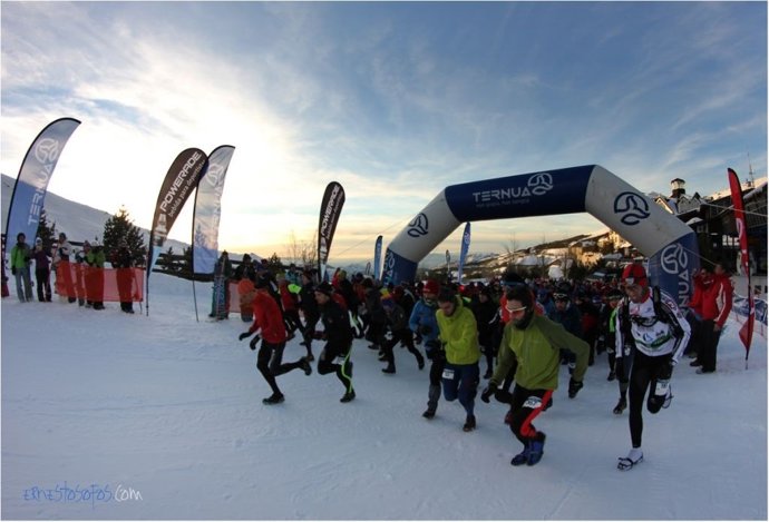 Corredores en la snowrunning de Sierra Nevada
