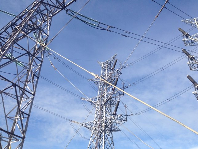 Torres de alta tensión, electricidad, luz