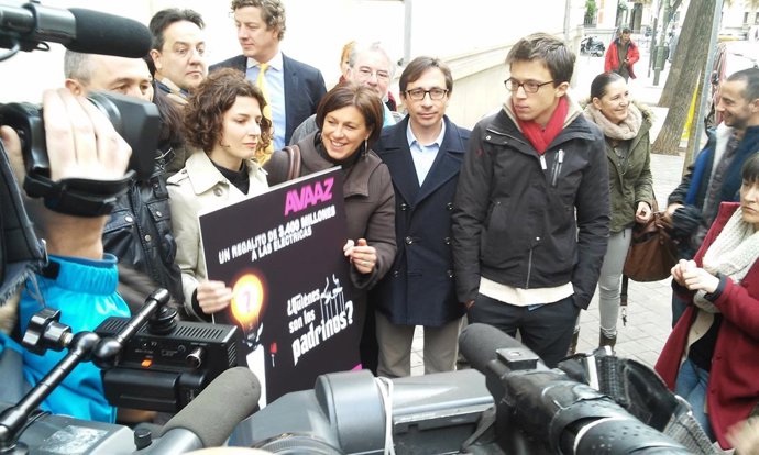 Portavoces de Avaaz y la Platforma por un Nuevo Modelo Energético