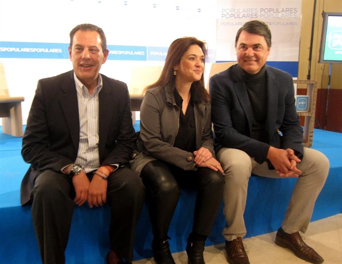 Rafael Merino, Margarita del Cid y Carlos Rojas, PP, en Escuela de Invierno