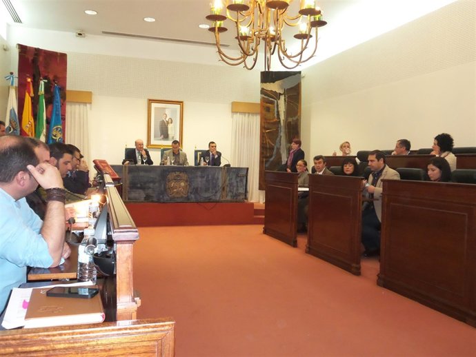 Pleno extraordinario de la Diputación de Huelva.