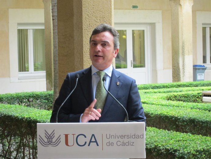 El presidente de la AUPA y rector de la UCA, Eduardo González Mazo