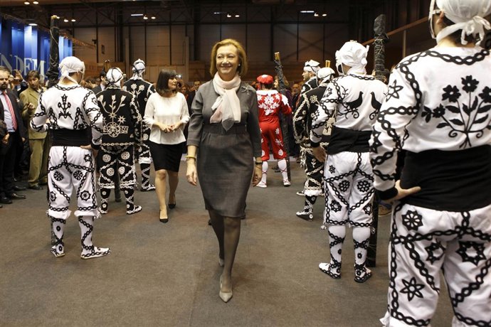 Rudi visita el stand de Aragón en Fitur.