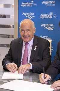 Ministro de Turismo de Argentina: "En Argentina, no hay una dependencia muy marcada en el sector turístico"