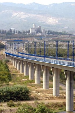 Viaducto de una línea AVE