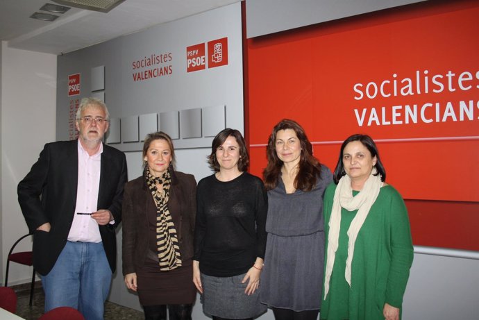 Rodríguez Piñero con miembros de la Asociación de Víctimas del Metro