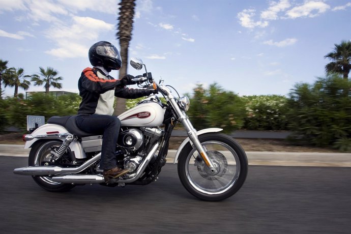 Motorista Con Una Harley-Davidson