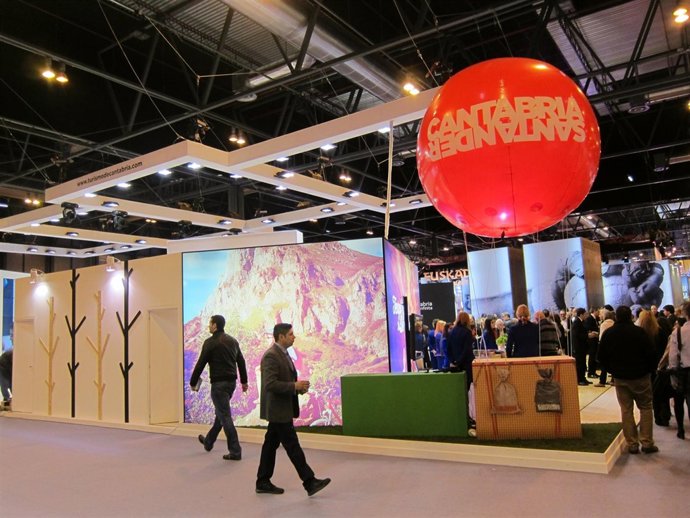 Viaje en globo en el stand de Cantabria en FITUR