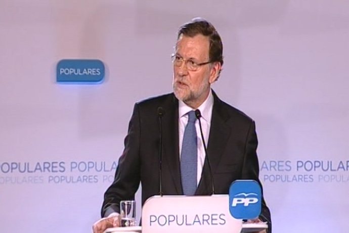 Rajoy dibuja escenario de crecimiento frente a "los tristes"
