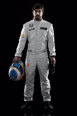 Fernando Alonso estrena equipación de McLaren