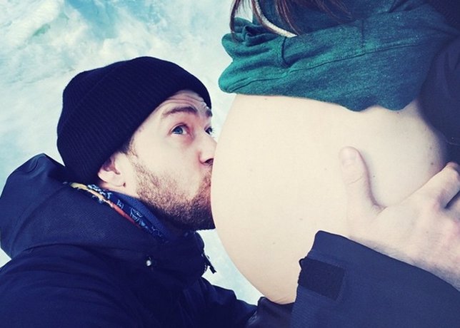 Justin Timberlake le besa la barriguita de embarazada a Jessica Biel