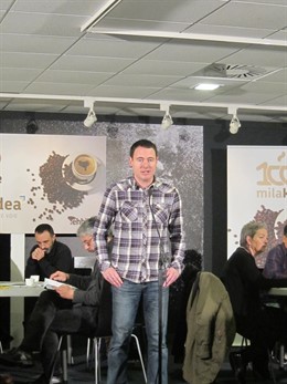 Hasier Arraiz en la tertulia de EH Bildu.