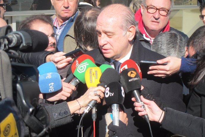 El ministro Jorge Fernández en declaraciones a los periodistas