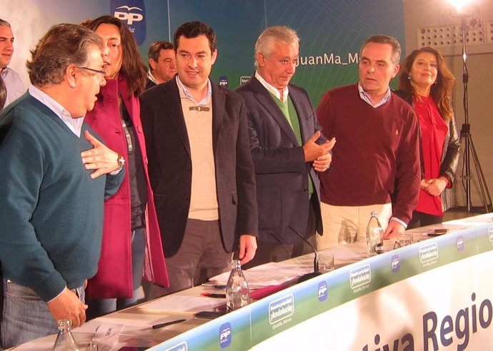 Juan Ignazio Zoido y Juanma Moreno, en la Junta Directiva del PP-A