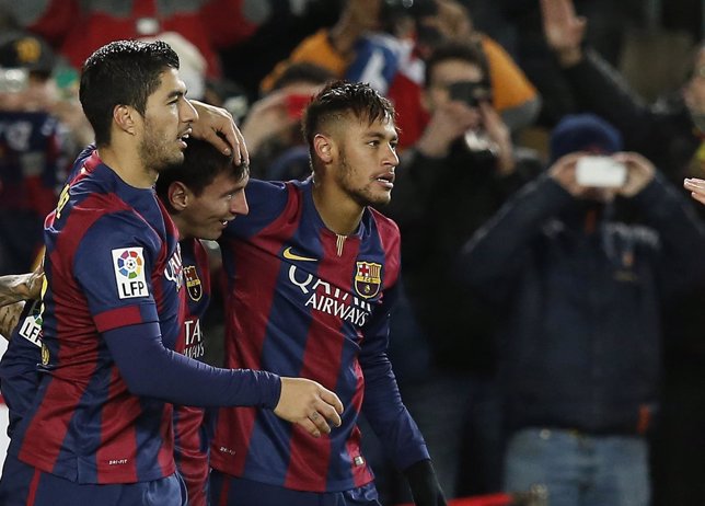 Messi celebra gol a Villarreal con Neymar y Luis Suárez
