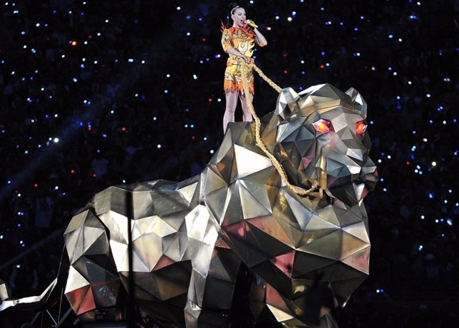 Katy Perry, la domadora de tigres mecánicos en la Super Bowl