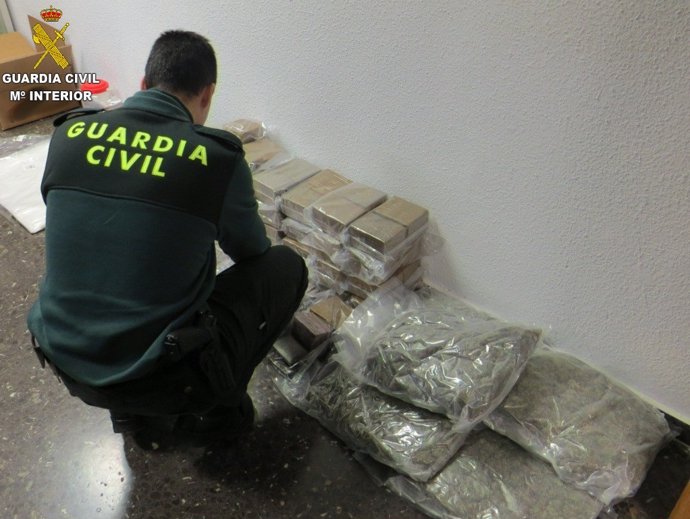 Marihuana y hachís intervenidos por el Guardia Civil en Sagunto