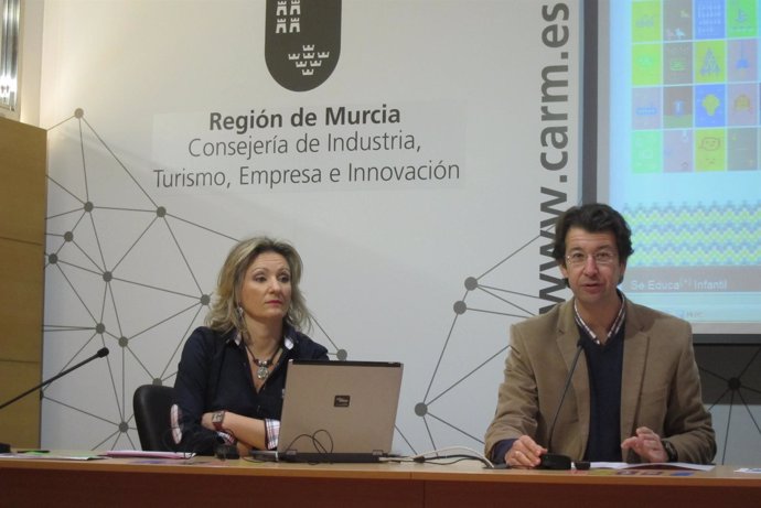 Martínez y Ruiz en la presentación 'Se Educa (+)'
