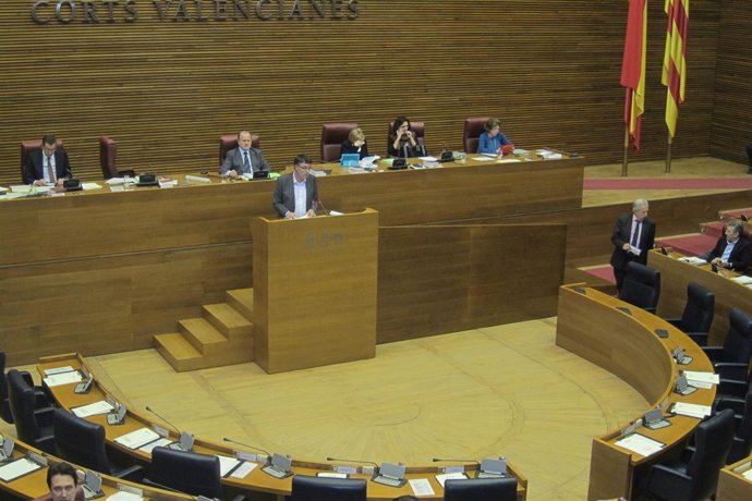 Enric Morera en el pleno de les Corts 