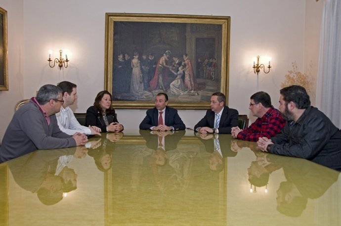 Reunión de presidente Diputación de Cáceres con sindicatos 