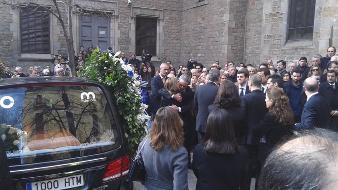 Entrada al funeral de J.M.Lara en Barcelona