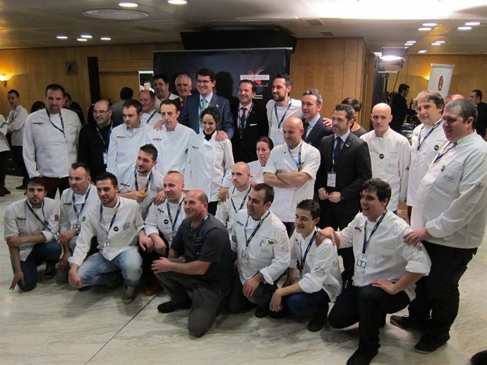 Cocinero y autoridades salmantina en Madrid Fusión
