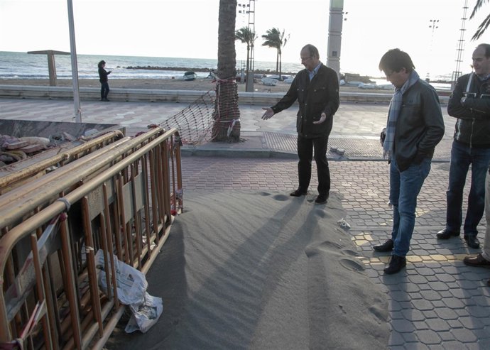 El alcalde visita destrozos causados por el temporal