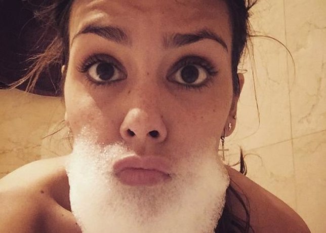 Cristina Pedroche vuelve a calentar la red con una foto en el baño