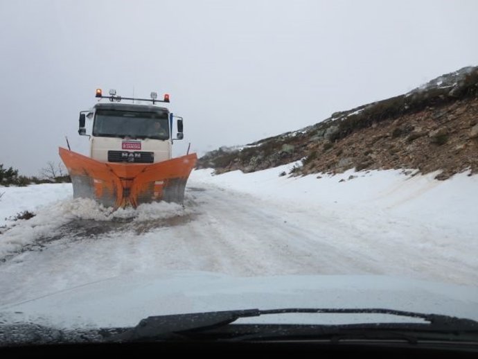 Quitanieves en Sanabria (Zamora)