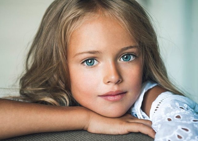 Kristina pimenova niña más guapa del mundo desfila en la 080 barcelona