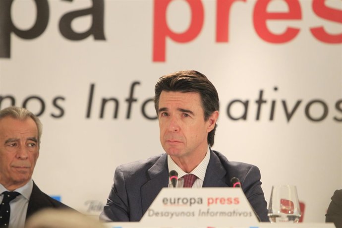 José Manuel Soria en los Desayunos de Europa Press
