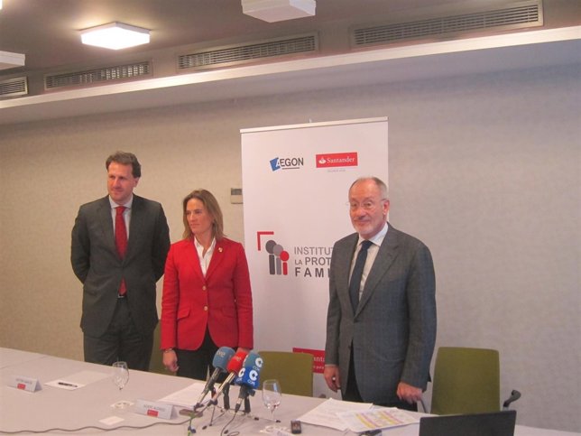 Victor García, Noemí Alonso y Eduardo Creagh en presentación del estudio 