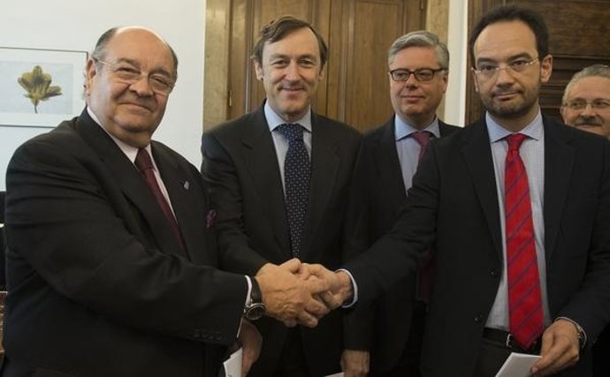 Enrique Álvarez Sostres con Rafael Hernando y Antonio Hernando