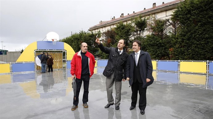 El presidente visita las obras del parque de Cros en Maliaño