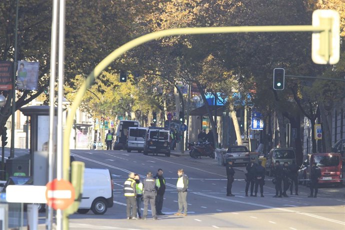 Un hombre empotra su coche contra la sede del PP en Génova