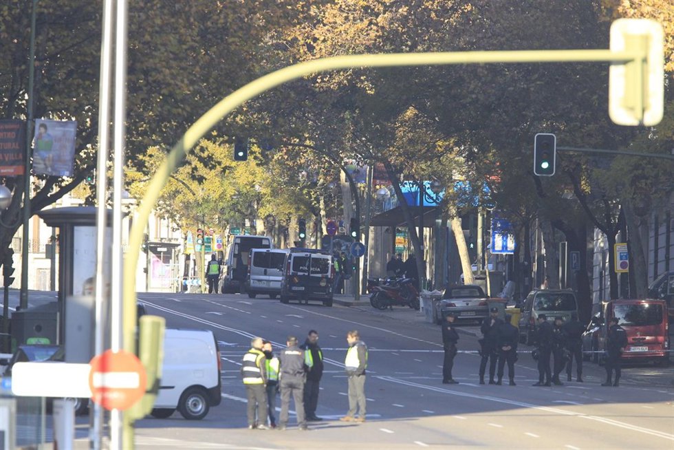 Un hombre empotra su coche contra la sede del PP en Génova