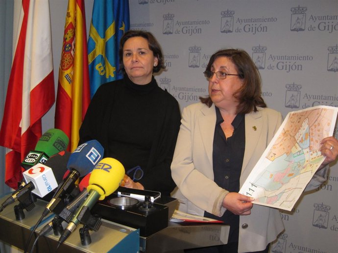 La alcaldesa de Gijón, Carmen Moriyón y Lucia García, concejala de urbanismo