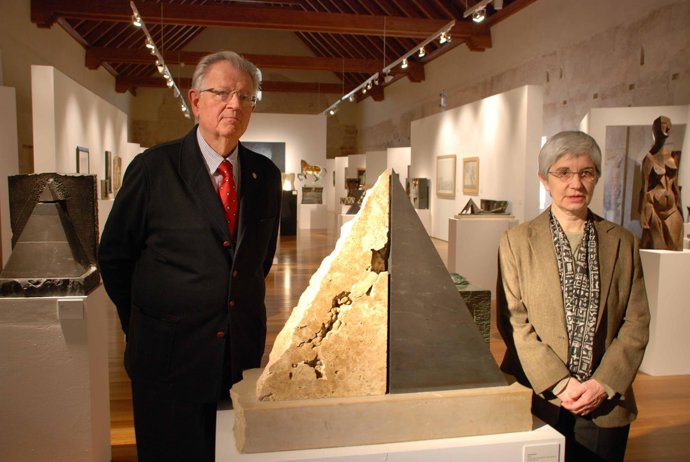 Felipe Garín en la presentación de la exposición de Subirachs 