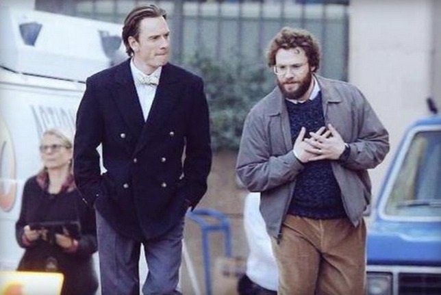 Michael Fassbender como Steve Jobs y Seth Rogen como Steve Wozniak