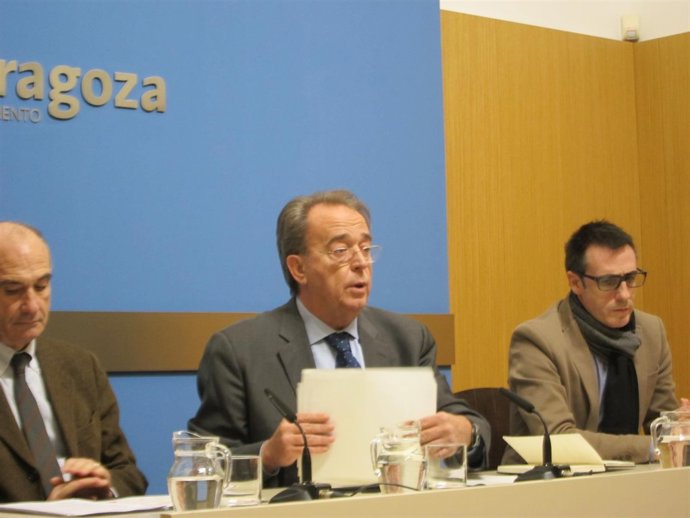 Pérez Anadón presenta la tarifa plana fiscal de impuestos municipales