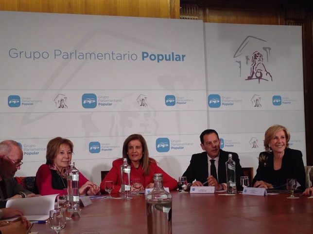 La ministra Fátima Báñez se reúne con el Grupo Popular en el Congreso