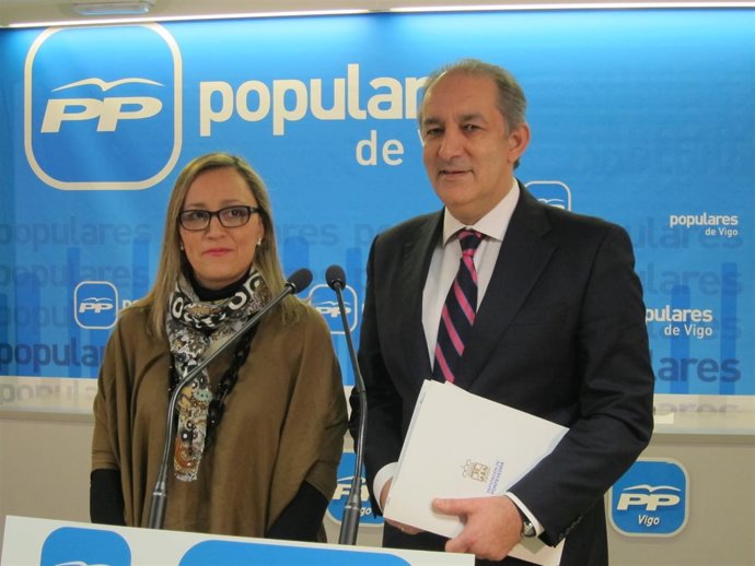 Elena Muñoz y Chema Figueroa (PP) en Vigo