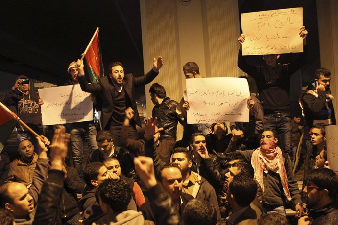Manifestantes en Amán tras el asesinato del piloto jordano por Estado Islámico