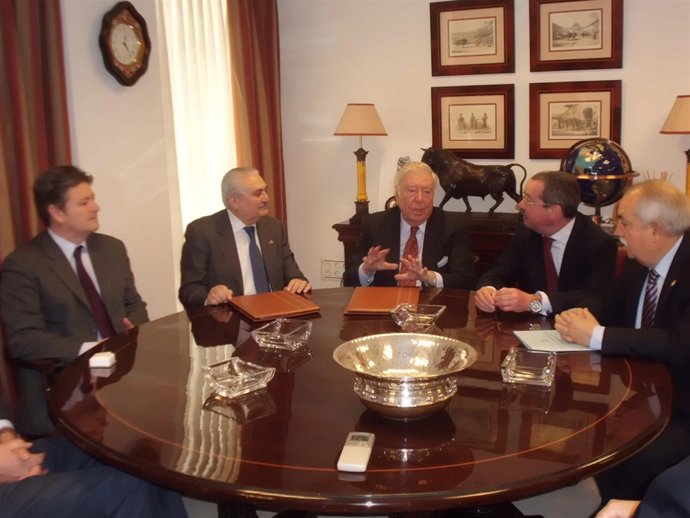 Carlos Bourrellier y José Luis García Palacios firman el convenio