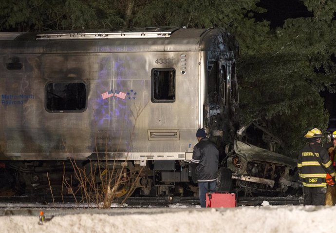 Acidente tras el choque de un tren y un coche en New York