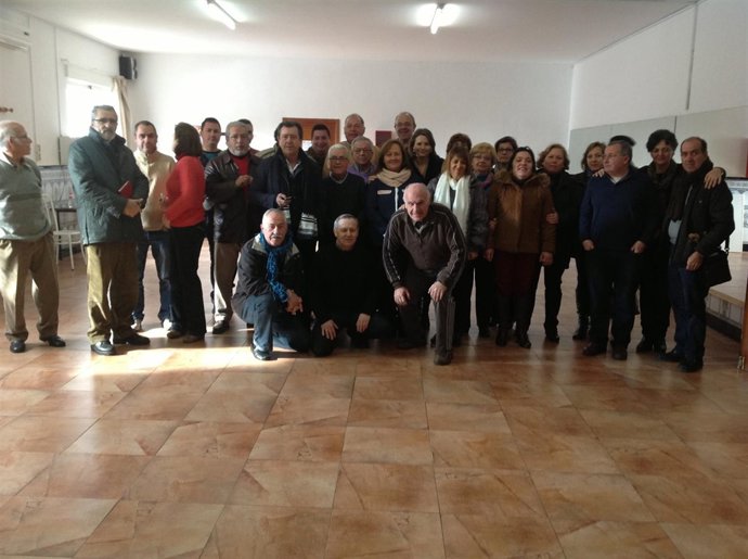 Usuarios y responsables del del CAPI Los Sauces junto a autoridades.