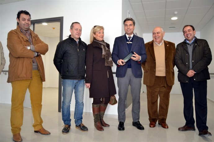 Lorite (centro), en la visita al nuevo centro